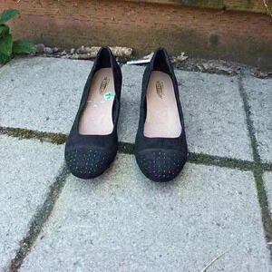 Seychelles black low wedge shoe with sequin toe size 7.5
